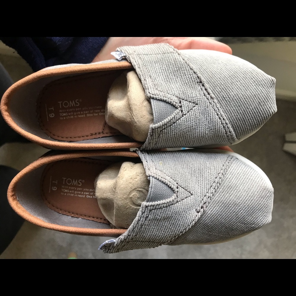 Tiny Toms size 9